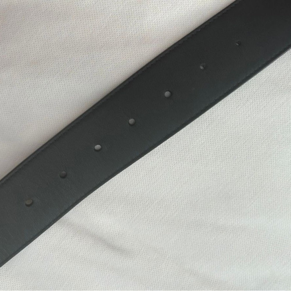 Gucci Black Leather Belt with Gold Buckle - Picture 2 of 4